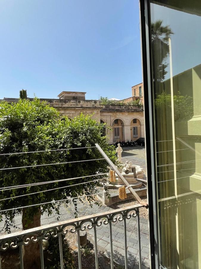 Bed And Books Isabella Bed & Breakfast Catania Exterior photo